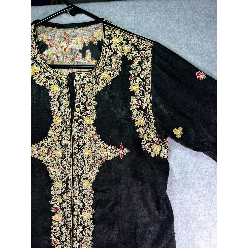 Vintage Womens Gown Black Velvet Embroidered Floral Stretch Round Neck Pullover